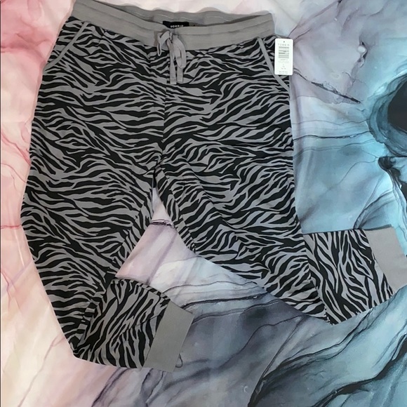 NWT TORRID ZEBRA STRIPED JOGGERS active punk 1X - Picture 3 of 5